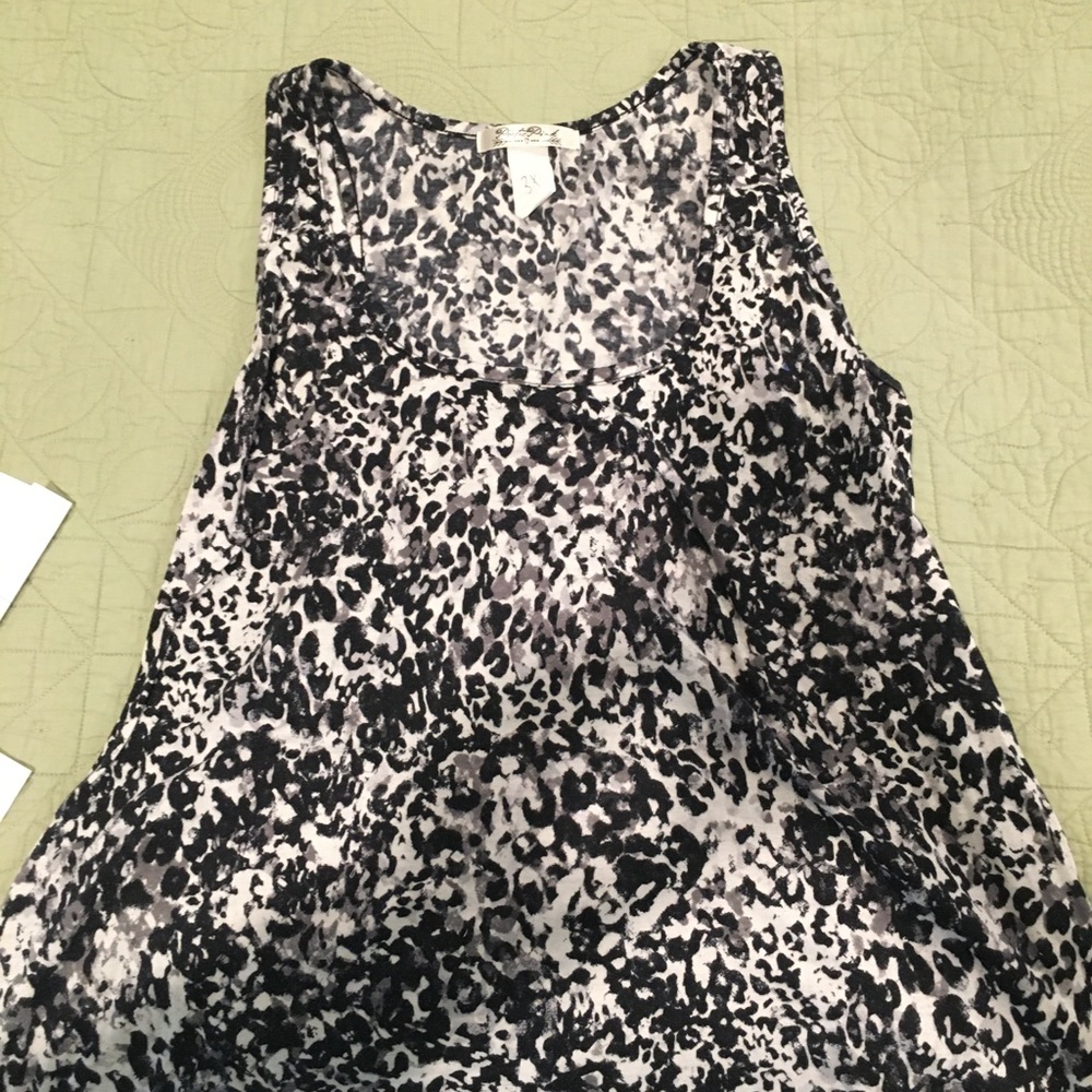 Black and White sleeveless top